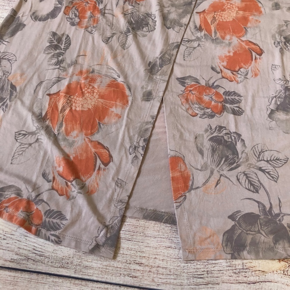 Eliane Rose Split Back Floral Print Top - Picture 4 of 5